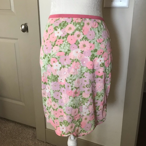 🍋
EUC Vintage Slip Skirt - Picture 4 of 8